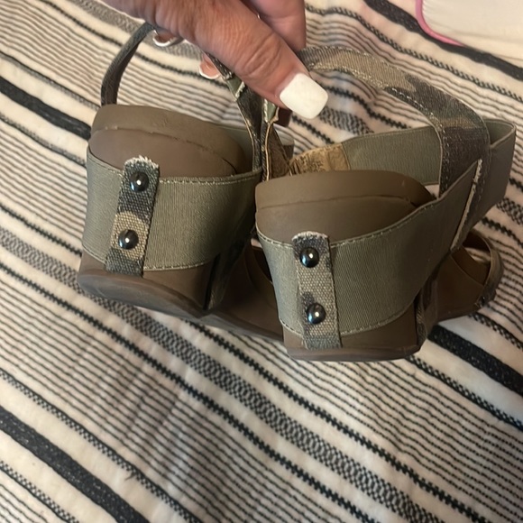 Corky’s Camo wedges Sz 10 - Picture 3 of 4